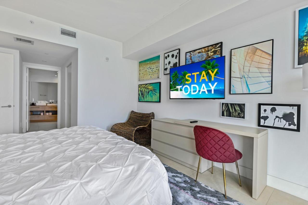 Seashore Resort - 2 Bedroom Right On The Beach Direct Ocean-View With Amenities On The Rooftop هوليوود المظهر الخارجي الصورة