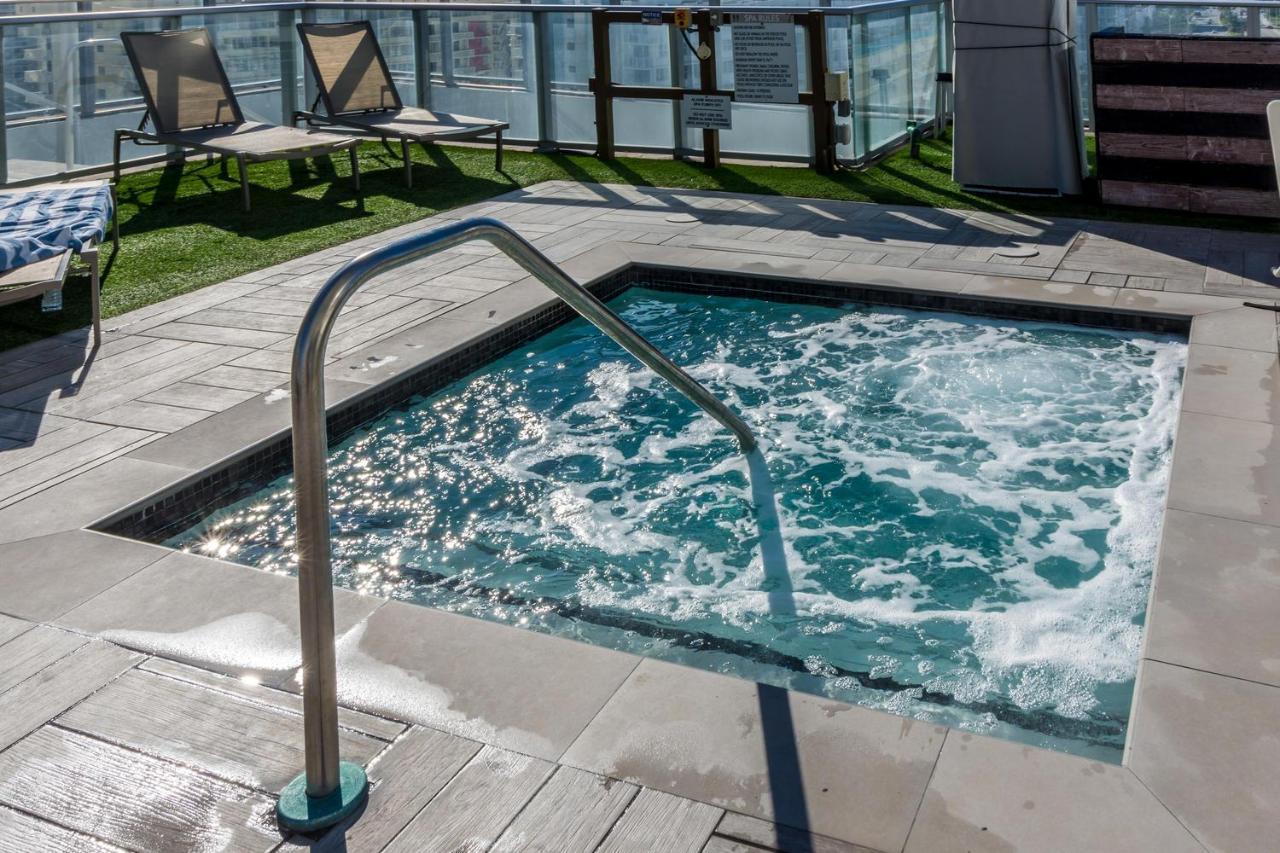 Seashore Resort - 2 Bedroom Right On The Beach Direct Ocean-View With Amenities On The Rooftop هوليوود المظهر الخارجي الصورة