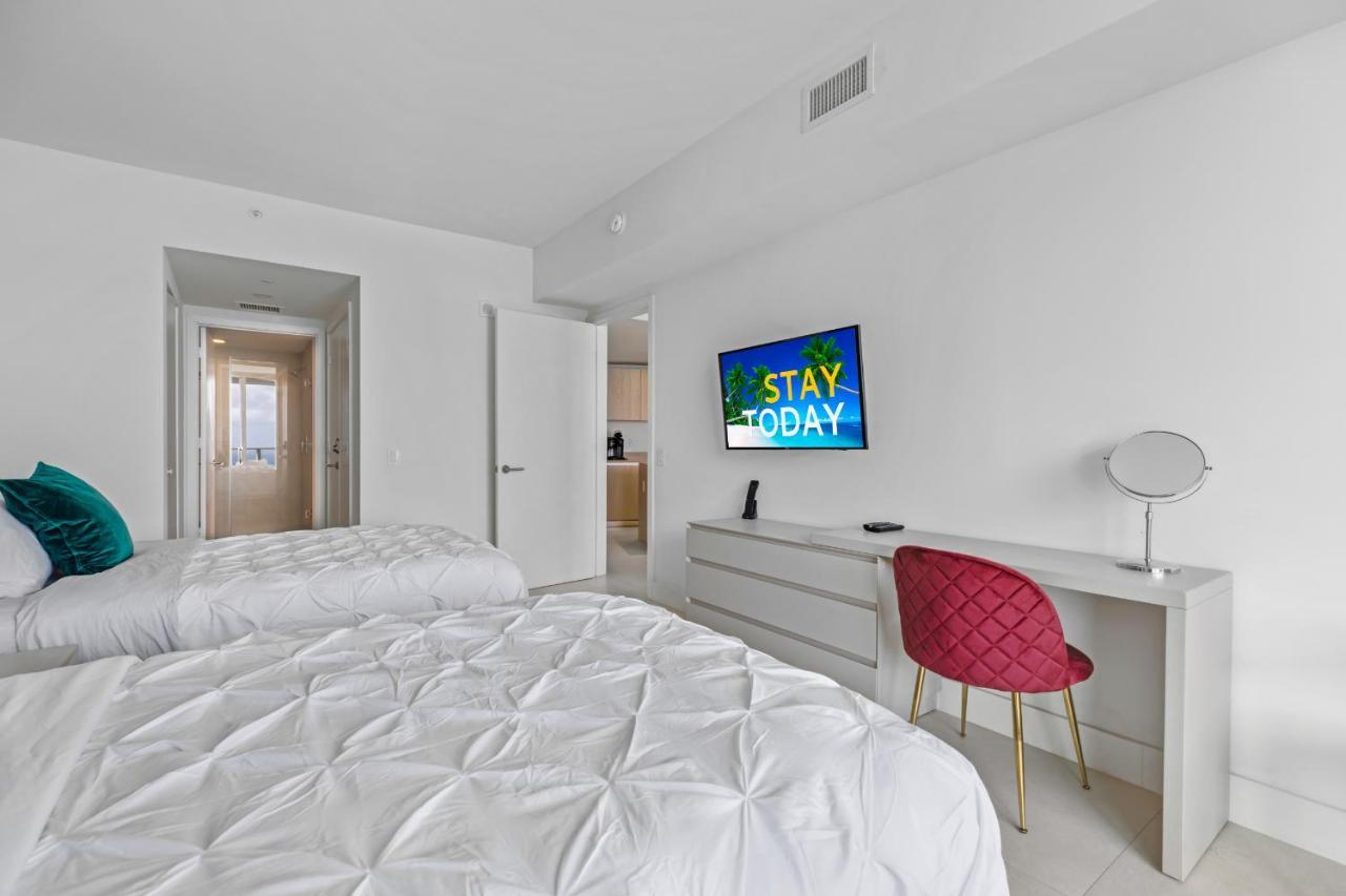 Seashore Resort - 2 Bedroom Right On The Beach Direct Ocean-View With Amenities On The Rooftop هوليوود المظهر الخارجي الصورة